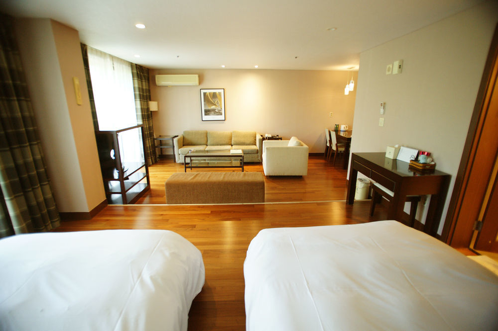 Lake Hills Jeju Resort ซอกวีโพ ภายนอก รูปภาพ