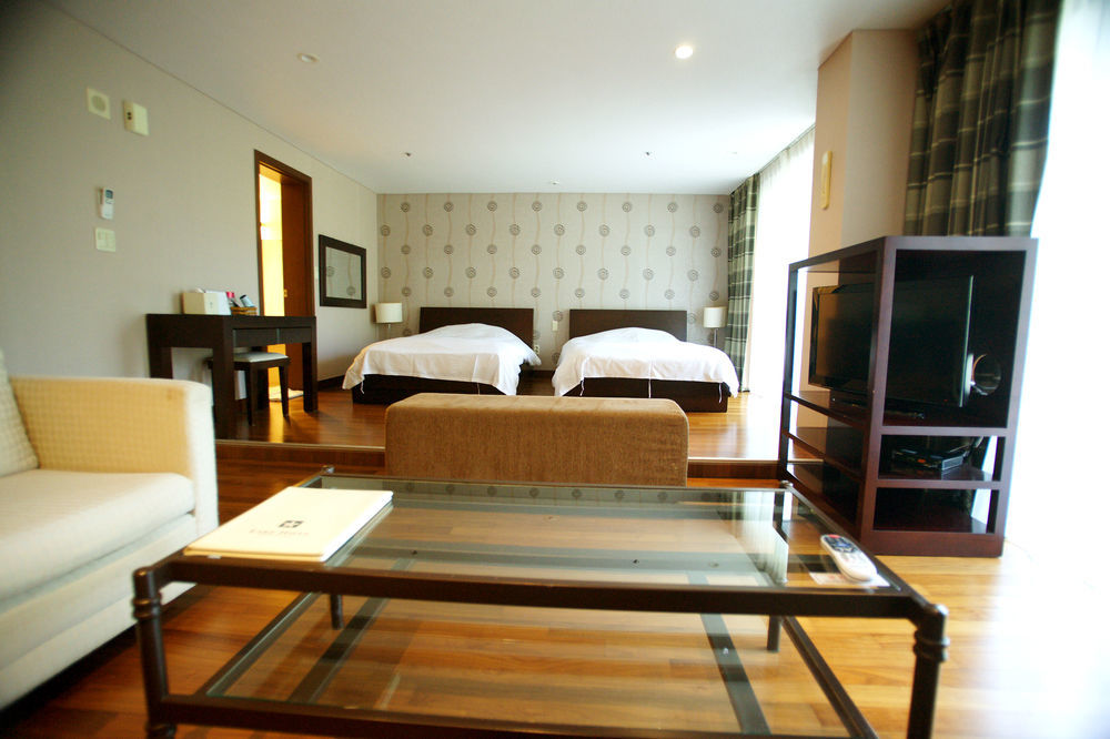 Lake Hills Jeju Resort ซอกวีโพ ภายนอก รูปภาพ