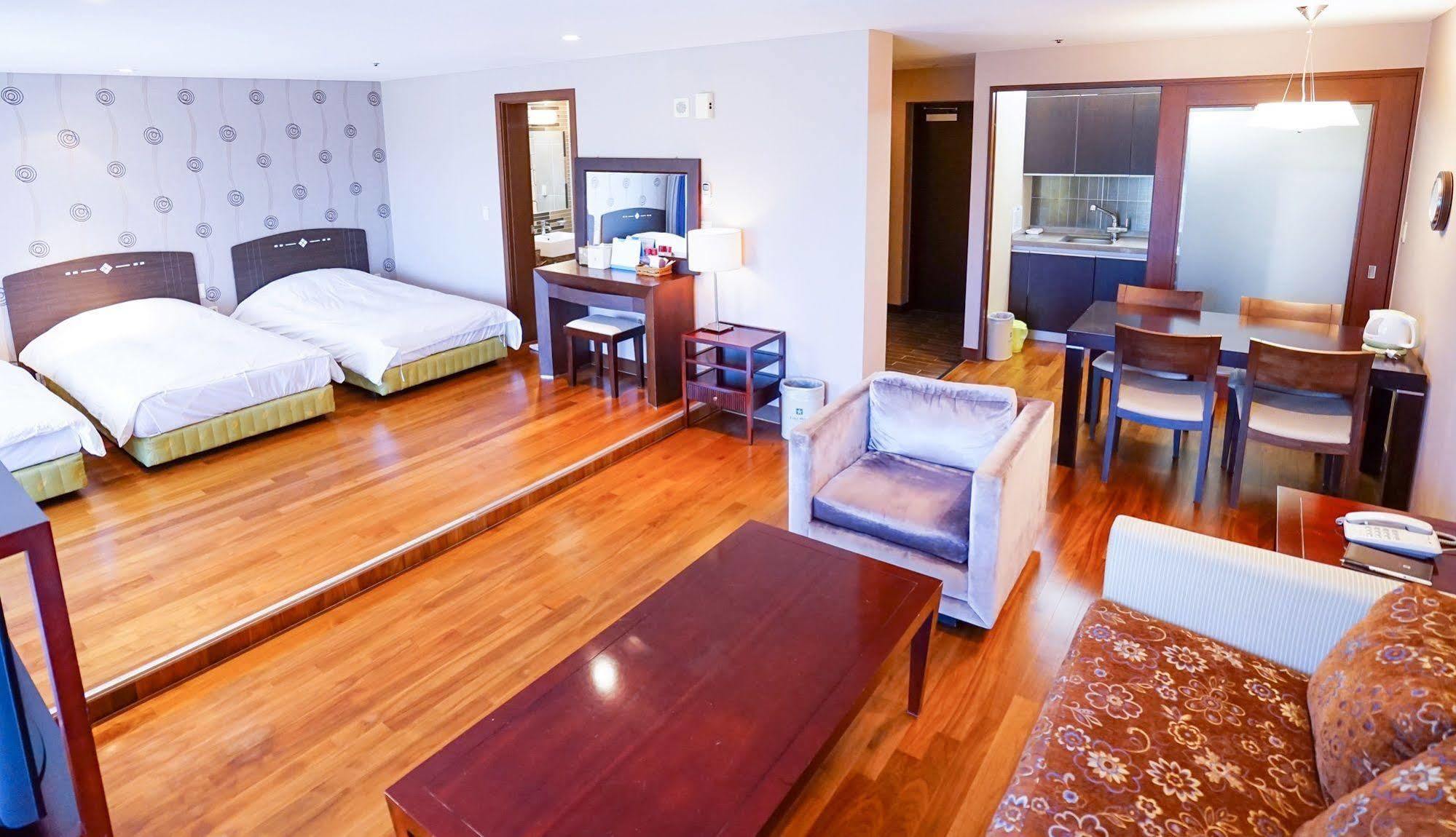 Lake Hills Jeju Resort ซอกวีโพ ภายนอก รูปภาพ