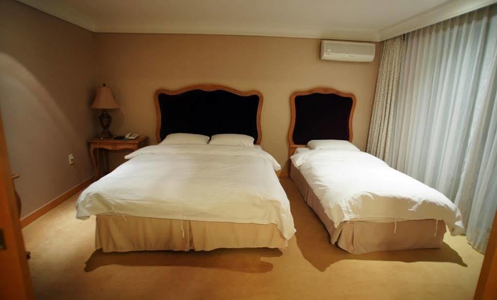 Lake Hills Jeju Resort ซอกวีโพ ภายนอก รูปภาพ